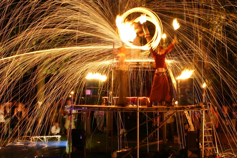 kasteeltuinenarcen theaterfestivalcirquedelalune acteyeburn