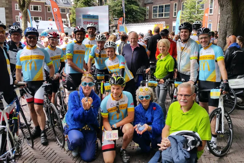 voor de homeride overhandiging naamplaatje zonheroes voor vernoeming kamer