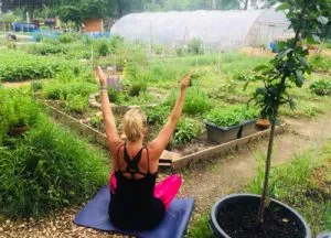 yoga met maartje in de theetuin 300x216