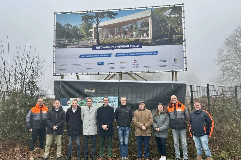 onthulling bouwbord zwembad 4