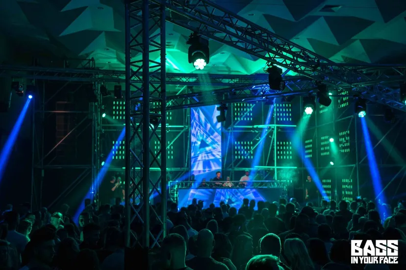 original 547c8255 6e01 4a71 8239 fe032ed98103