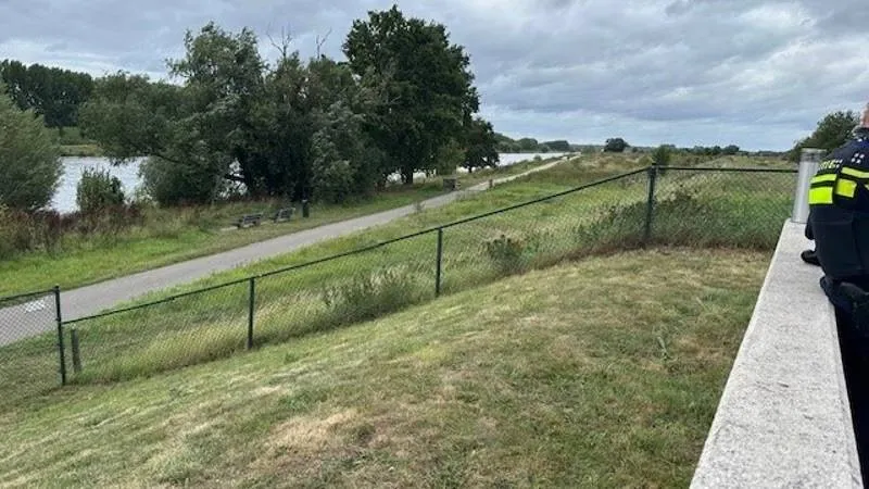 db6d758b-1883-4fb6-a330-d7b09e3824de