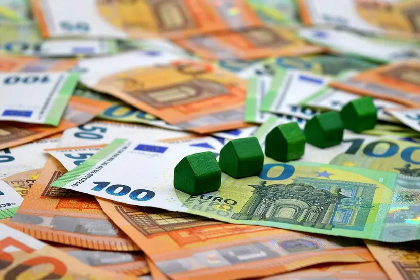 huis money-7727576_1280