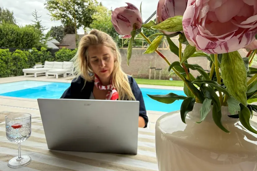 FOTO MINKE LAPTOP