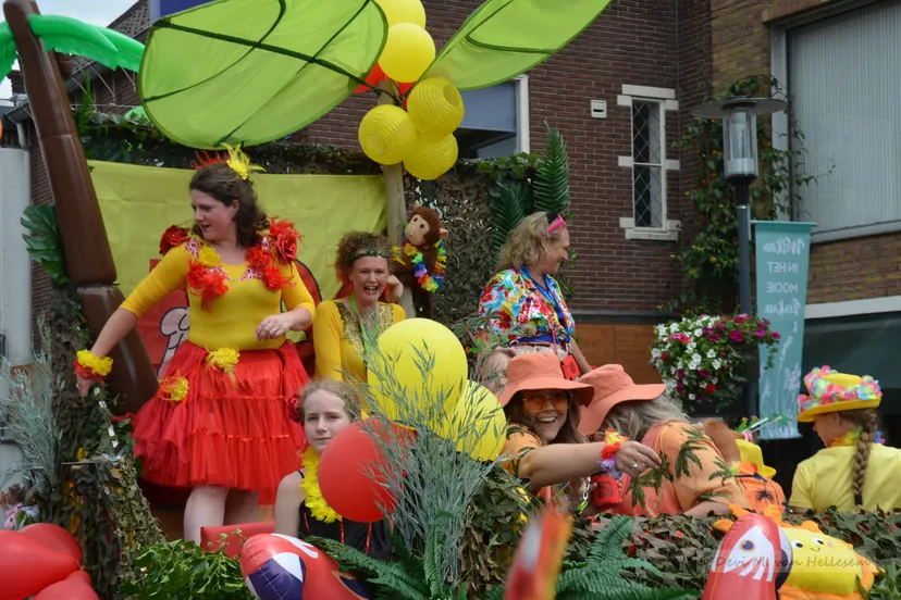 25 06 2022 zomercarnavalsoptocht 71