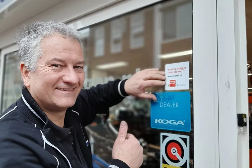 42 persbericht hoge nood stickers