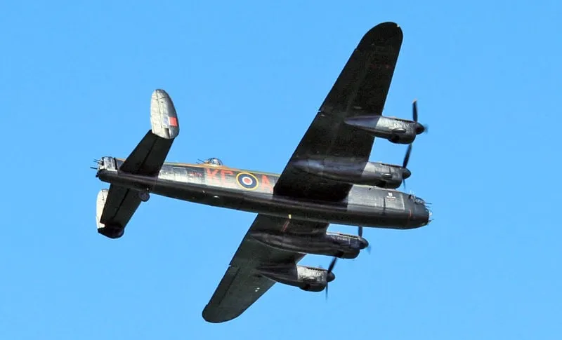 800px lancaster bomber over cowes in may 2013 5 geoff acton wikimedia