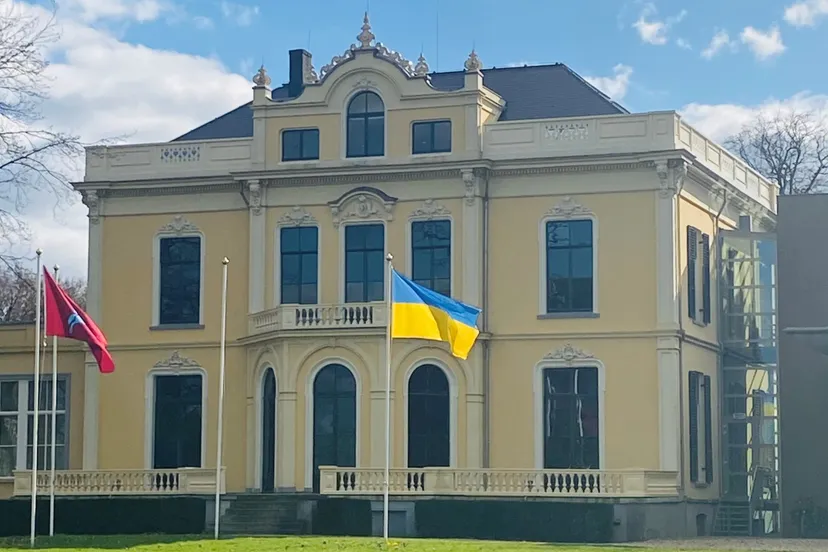 afb 00 omslagfoto hartenstein vlaggen