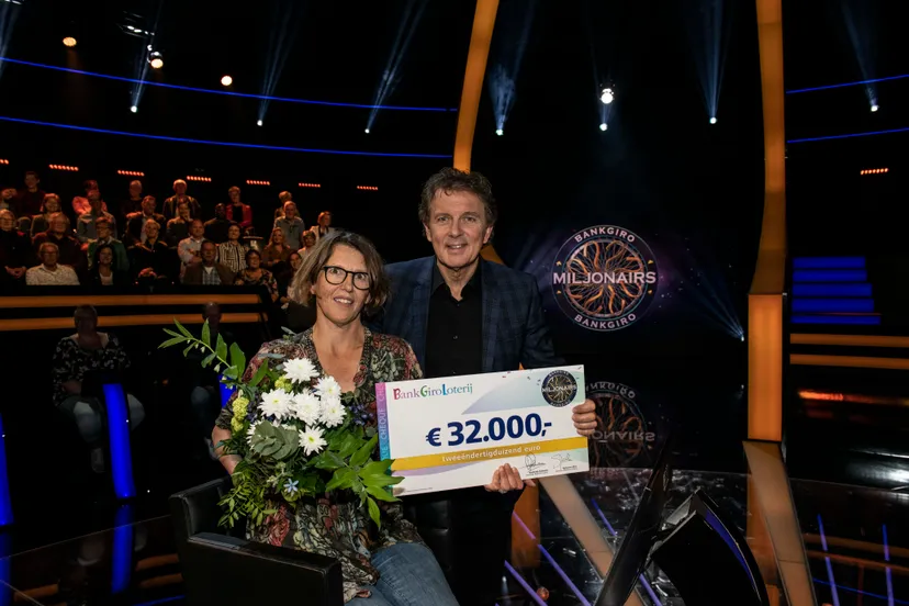 alie uit oosterbeek wint 32000 euro in bankgiro miljonairs