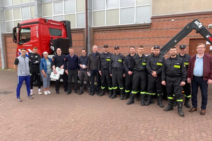 beeld bij 26 pb hulpgoederen naar debno 01