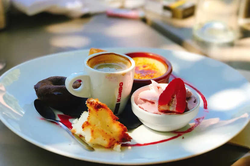 cafe gourmand victoria al taie pixabay