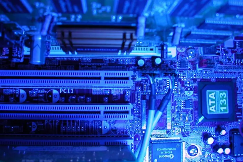 computer inside 1 luke wikimedia