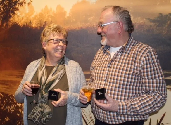 gijs en stina met speld