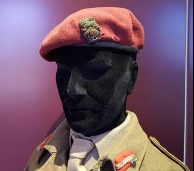 hacket rode baret top