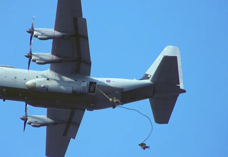 hercules en parachutisten op ginkelse heide 19 september 2009 7 e1463252082574