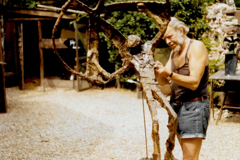 jits werkend aan de parachutist