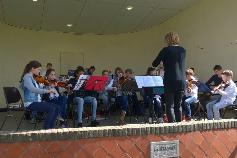 llo in muziektent heelsum