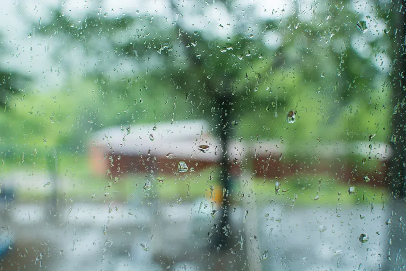 regen op raam andrey and lesya pixabay