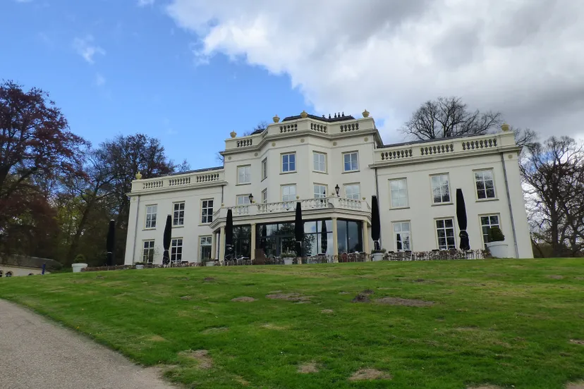 witte villa in sonsbeek arnhem 2016 django groen cc by 40