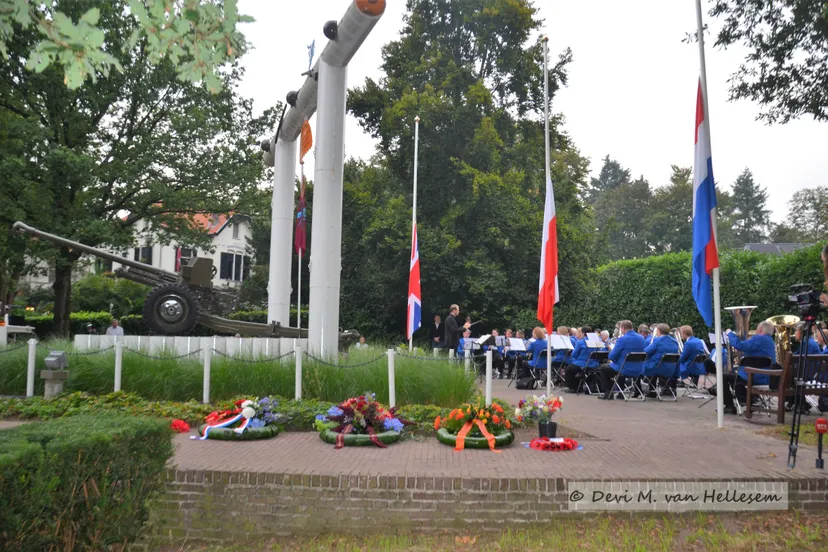 17 09 2021 herdenking monument heelsum dm van hellesem 2