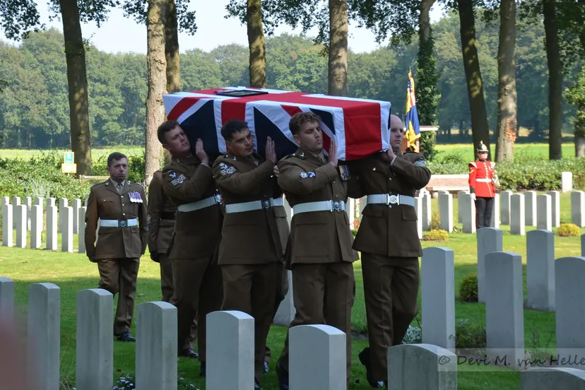 18 09 begrafenis dermod anderson 4