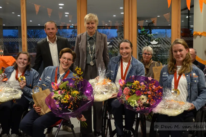 27 11 24 huldiging basketbaldames 12