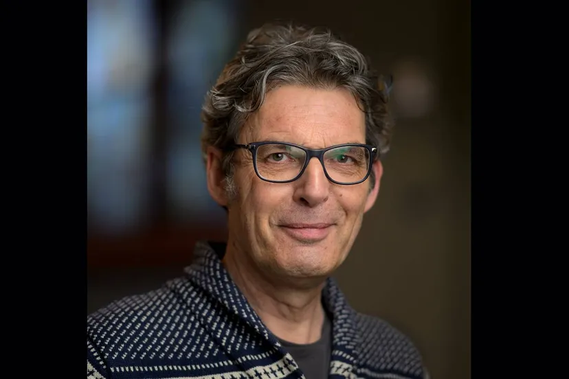 dirigent marc buijs van het liefdesliederenkoor oosterbeek