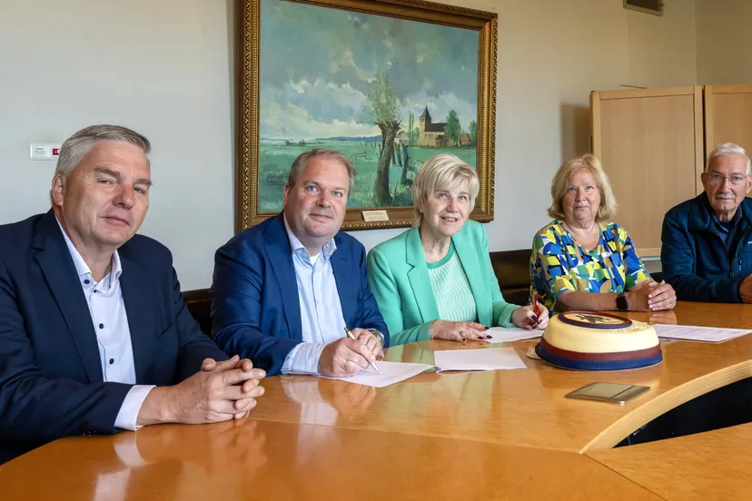 gemeente renkum en psvr ondertekenen convenant airborne wandeltocht