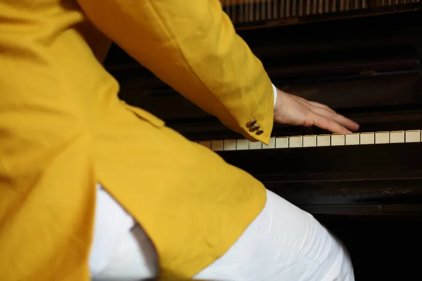 piano closeup emg2734jpg 10 x 15