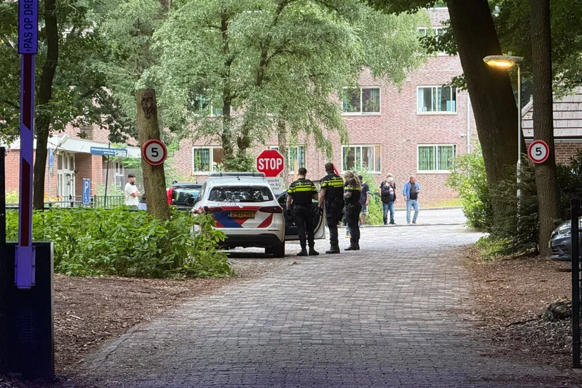 Door het lint bij AZC