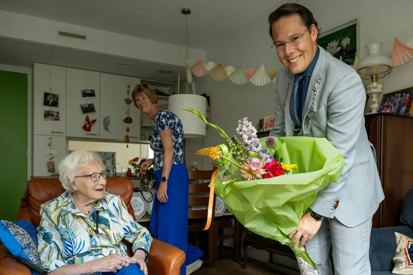 Mw. Schuurmans-Konig 101 jaar (2)