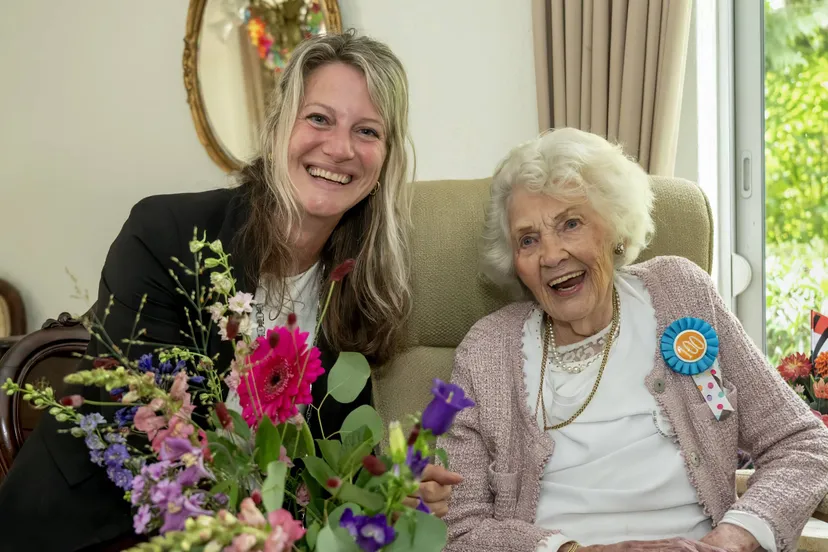 Mw. Van Oerle-Sterenberg 100jr. - 1