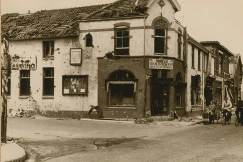 GA 1523_367-0044 Dorpstraat Kerkstraat Renkum pioniers terugkeerders 1945