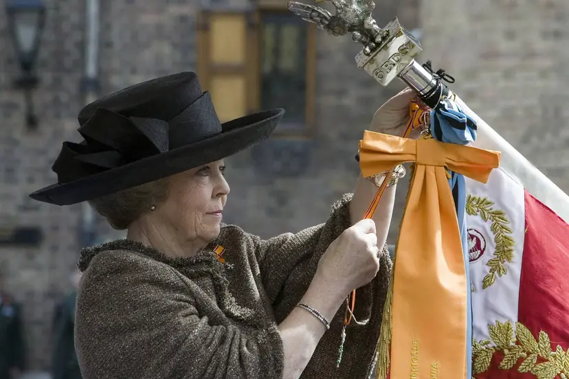 Koningin Beatrix bevestigde de vaandeldecoratie op 31 mei 2006 aan het vaandel van de Poolse 6e Luchtlandingsbrigade