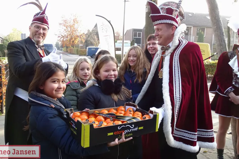 12 11 2021 prinsenpaar remco en saskia van de de heiknuuters verrassen 0