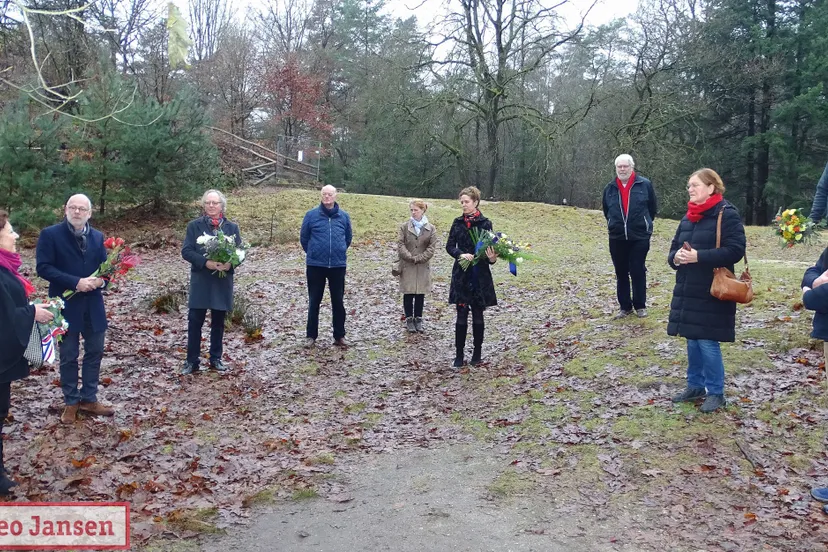 13 12 2021 herdenking executie en massagraf bij emmapyramide in rozendaal 1