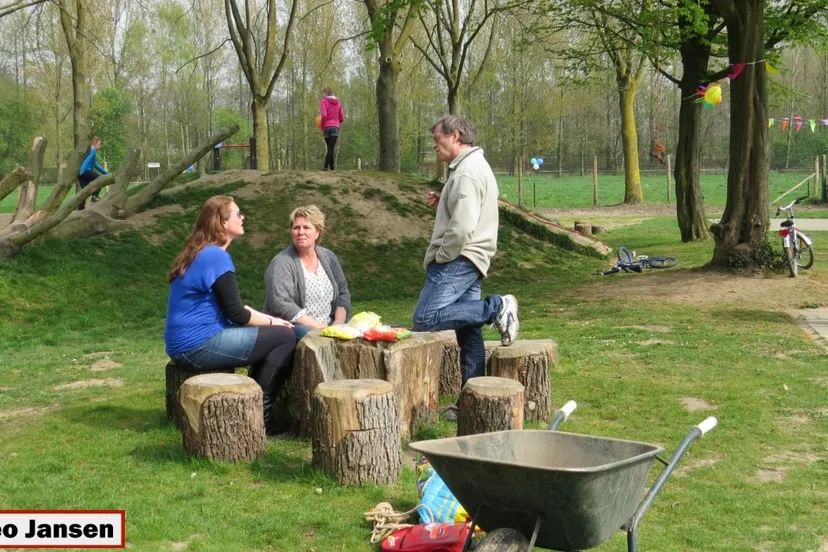 2014 04 05 rietganssingel opening speeltuin 011