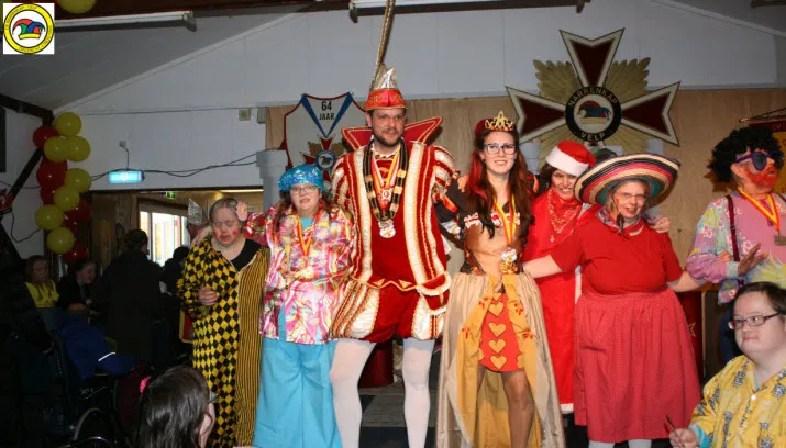 2015 01 17 vrolijke middag narrenkap000