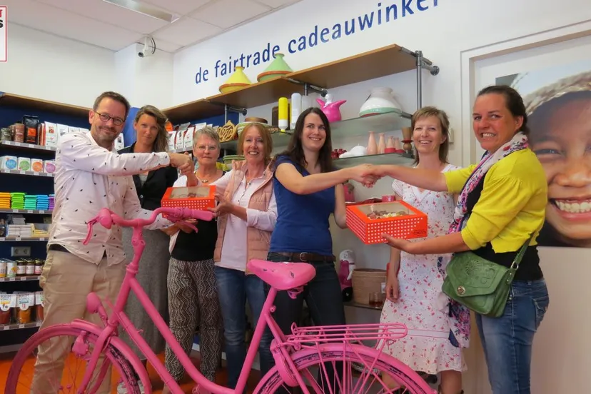 2016 05 13 uitreiking girotaarten etalagewedstrijd wereldwinkel velp 005