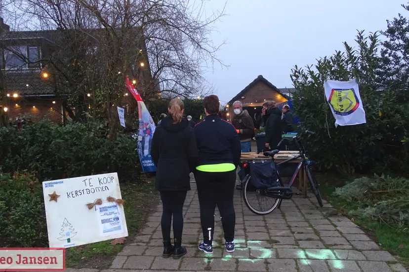 2020 11 28 verkoop kerstbomen team pa alpe d huzes 1