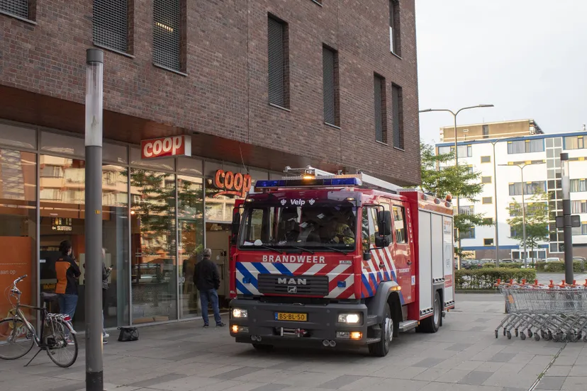 2021 07 24 coop velp tijdelijk dicht na brandgerucht 1