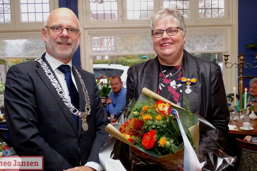 2021 11 03 koninkijke onderscheiding yvonne versteege 1