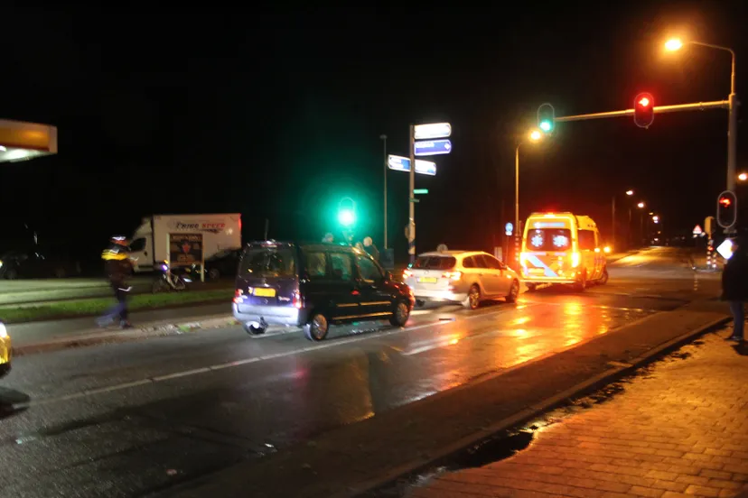 2022 02 06 automobilist rijdt in op stilstaande auto in velp