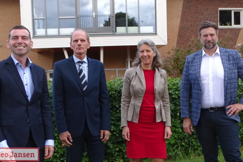 2022 05 24 ondertekening coalitieakkoord twee nieuwe wethouders in gemeente rheden paul hofman en ronald ter hoeven 21