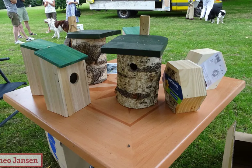 26 6 21 mezenkasten en insectenhotels zijn in trek in daalhuizen velp 1
