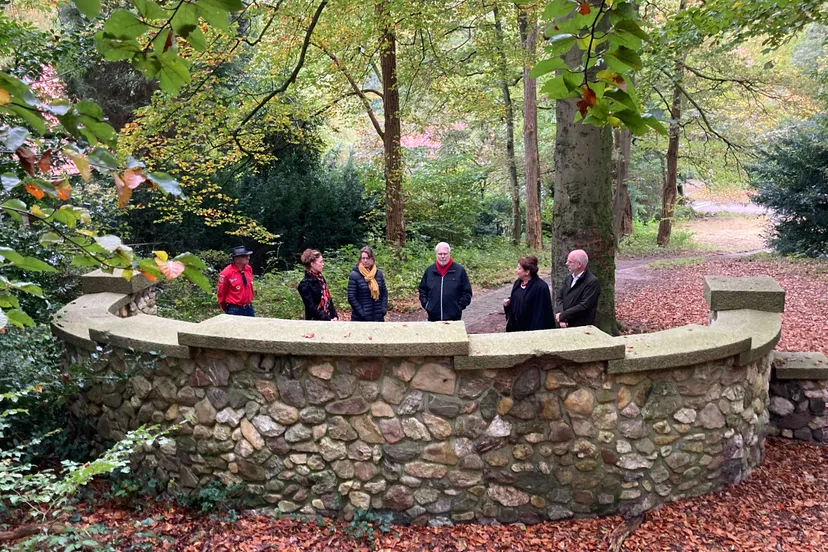 8 herdenken bij geerfdenbank 2 pinkenberg velp
