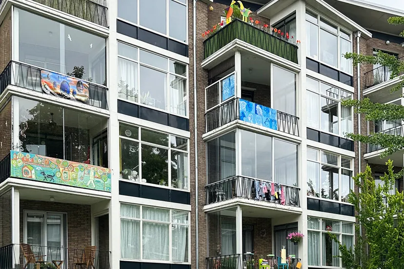 achter de balustrade de flat