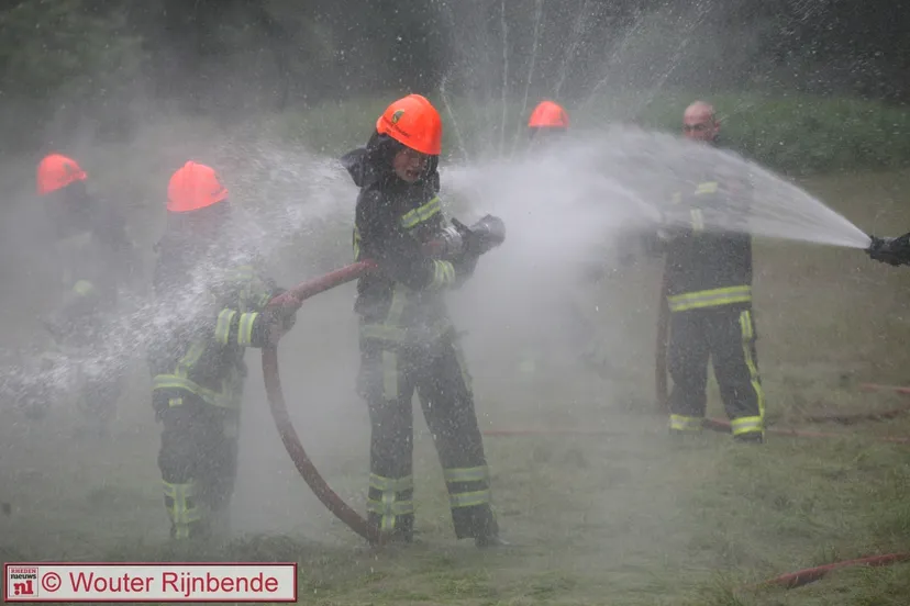 adtu0x8exb7jlq1lnmxagbi2g 140709 laatste oefening jeugdbrandweer 030