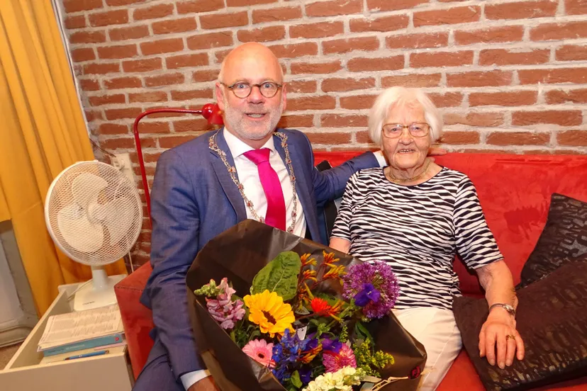 antje van veldhuizen van harten 100 jaar rhedennieuwsnl