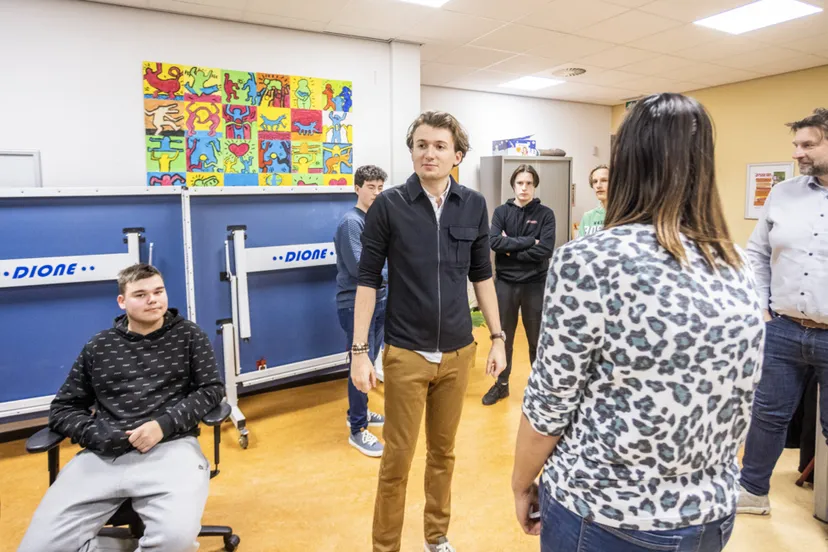 astrum college introduceert maatschappelijke diensttijd als vak voor eerstejaars studenten